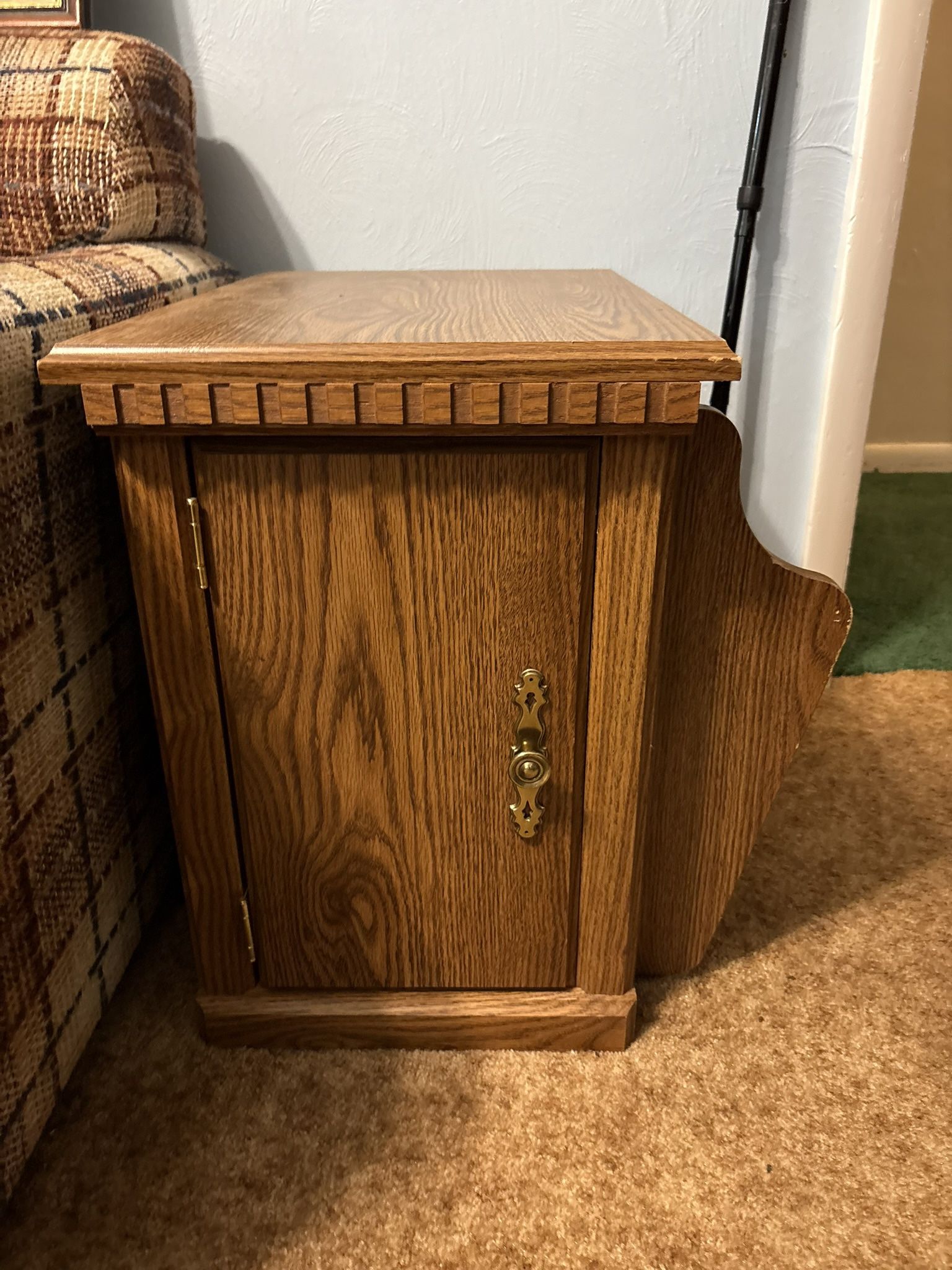 End Table With Magazine Rack