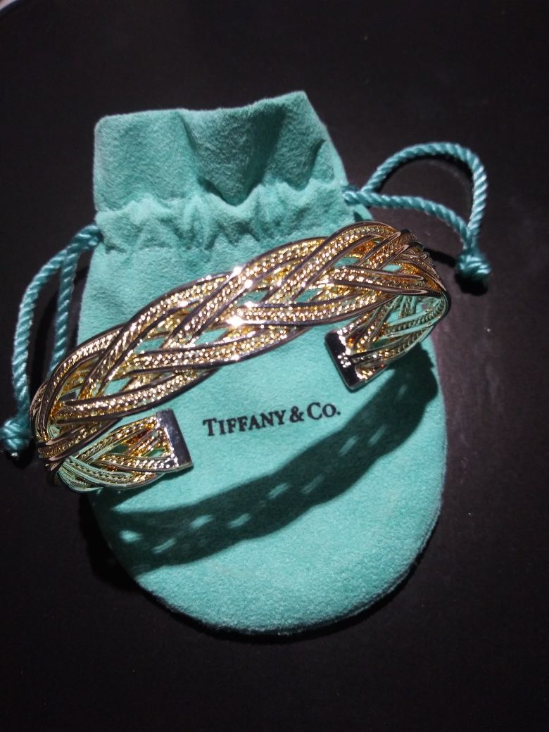 A BEAUTIFUL TIFFANY & CO 925 SILVER BRACELET FOR SALE