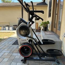 Bowflex M6 Trainer Ellitpical - Like New