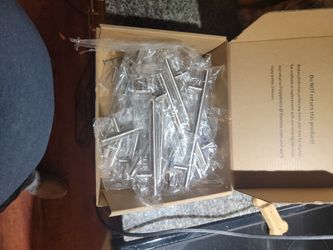 17 Cabinets Hundles. 