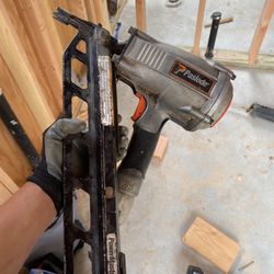 Paslode Framing nail gun F350s