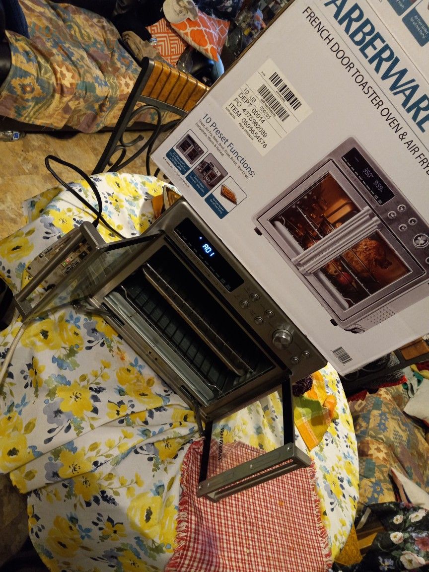 New DARBERWARE TOASTER OVEN AND AIR FRYER NEW NEVER USED VERY GOOD CONDITION In Box