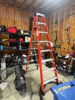 Werner 8 Ft Fiberglass Ladder – 300 LB Capacity