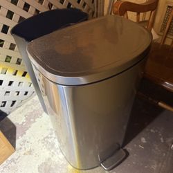 Step Trash Can 