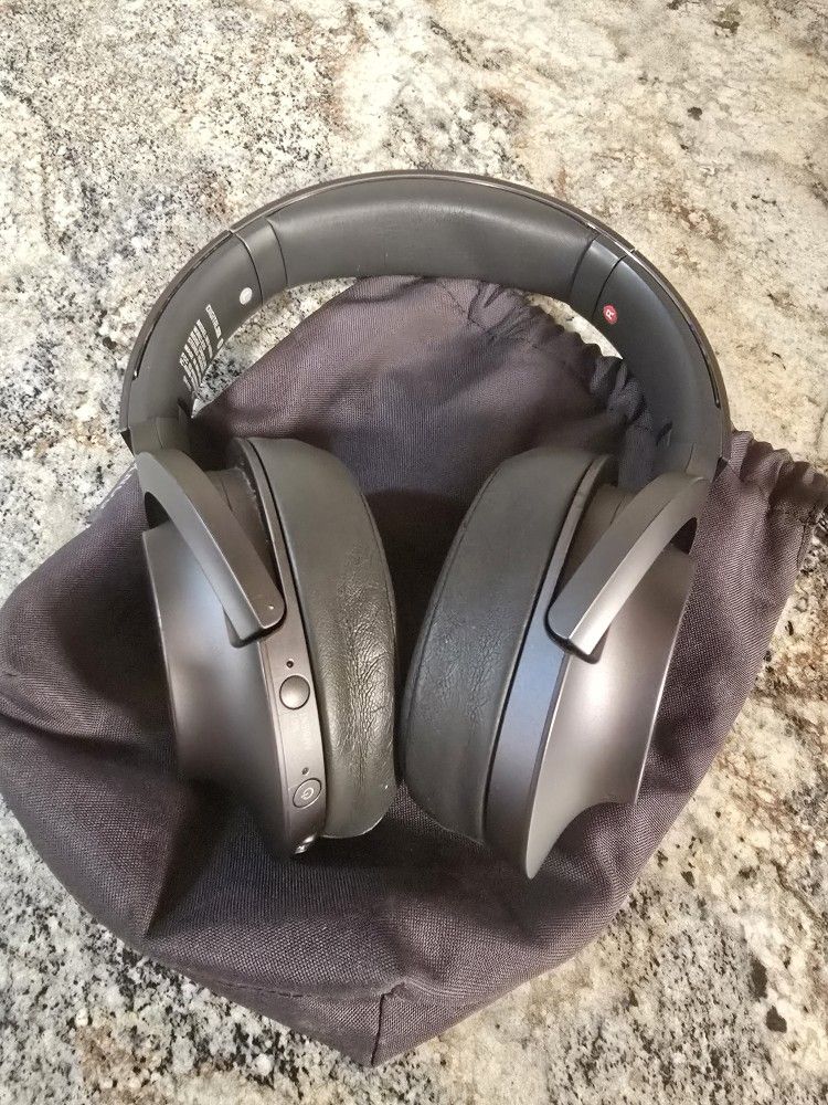 Sony WH-H900N Wireless Noise Cancelling Headphones โ Great Condition โ w/ Case