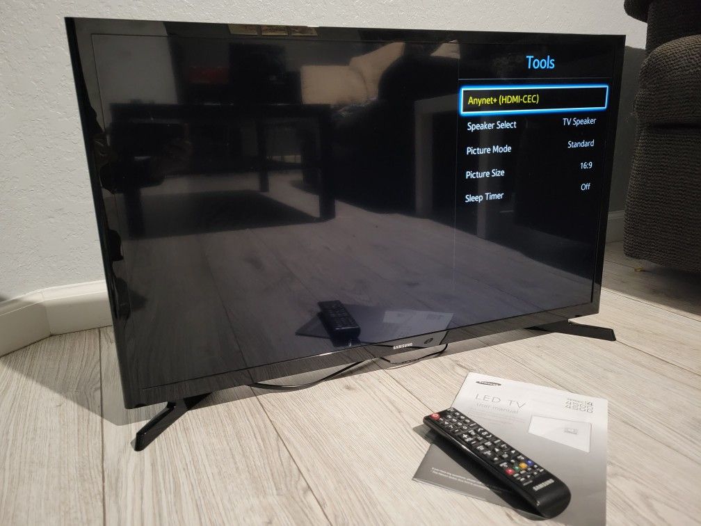 32" TV Samsung With Remote