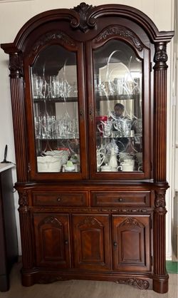 Showcase cabinet