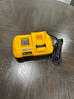 DEWALT 20V MAX / 60V MAX FLEXVOLT Lithium-Ion Fan Cooled Fast Battery Charger