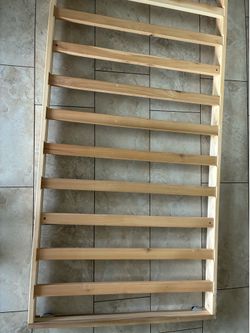 Wooden trundle bed 🤍