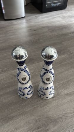Lot Of 2 Clase Azul Reposado Tequila White And Blue Empty Bottle 750ml Rinsed.