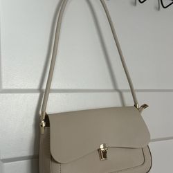Women’s cream/offwhite colored purse 