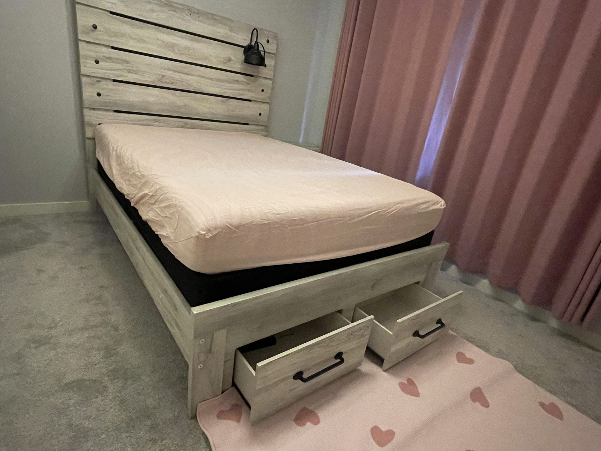 Queen Size Bed+ Mattress