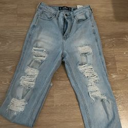 Hollister Ultra High Rise Mom Jeans