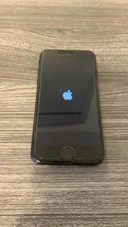 Apple iPhone SE 3rd Gen 2022 UNLOCKED (restarting problems) with charger and $50 screen protector