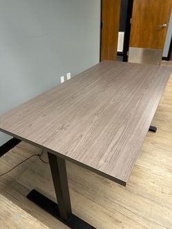 Adjustable desk