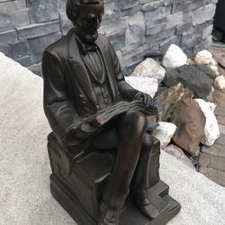 Bronze, Abraham Lincoln sitting statue