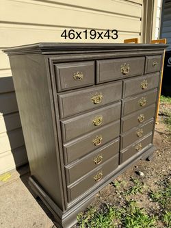 Thomasville 9 Drawer Dresser