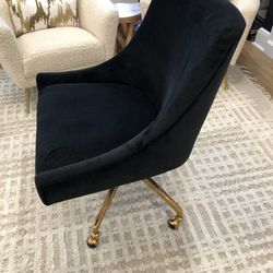 Velvet Elegant Swivel Chair 