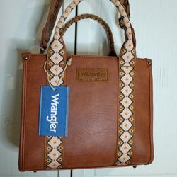 Elegante Bolsa Wrangler Color Marron