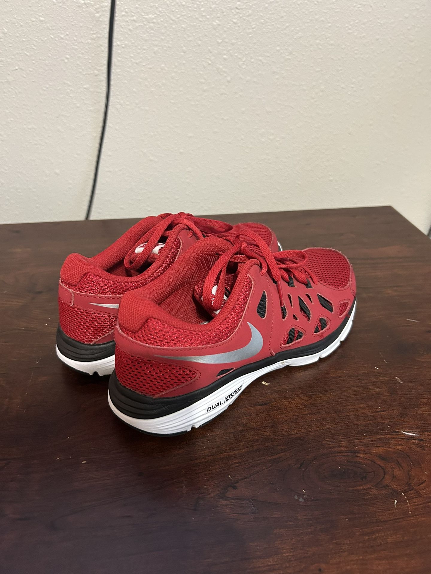 Nike Dual Fusion Run 2 Gym Red, Size 6y