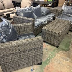 Uixe 6-piece Rattan 5- Person Patio Set 