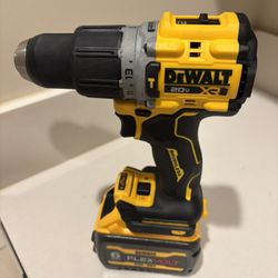 New Dewalt XR Hammer Drill And Flex Volt Battery (6ah)