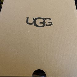 Kids Size 5 Uggs Never Worn 