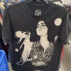 Selena Singing Portrait T-Shirt