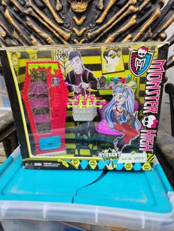 2013 Monster high student lounge playset