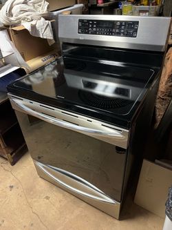 Frigidaire Gallery 30" Induction Range with Air Fry - SmudgeProof Black Stainless Steel