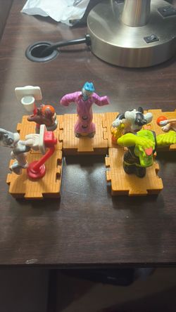 Space Jam Happy Meal Toys Lot of 8- Interlocking Court Figures