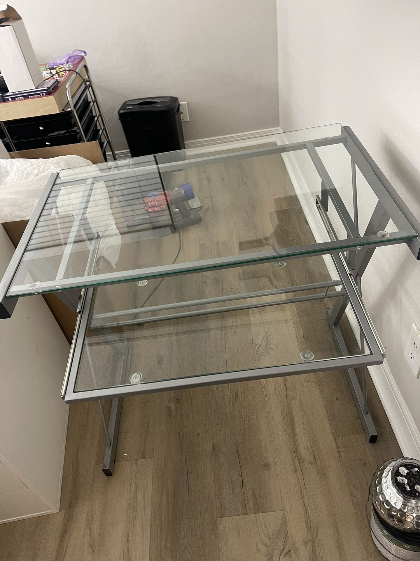 Computer desk