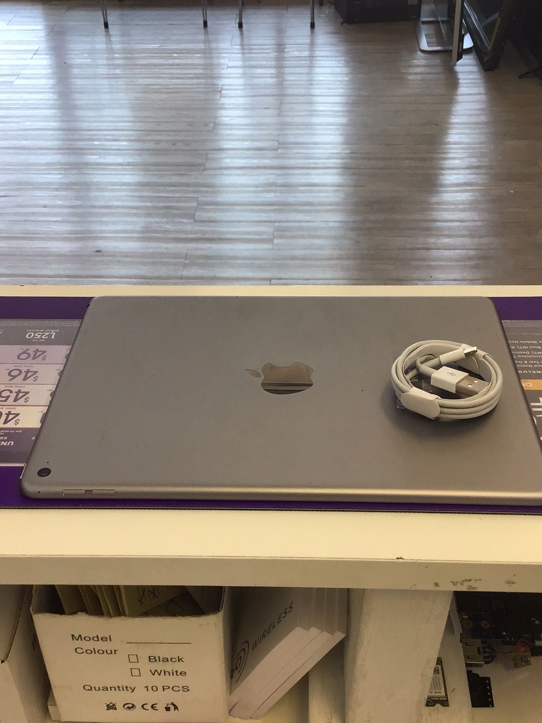 Great Condition Apple Ipad Air Unlocked, 9.7 inch Screen, Comes With Charging Cable