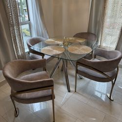 Dinning Room With Chairs 