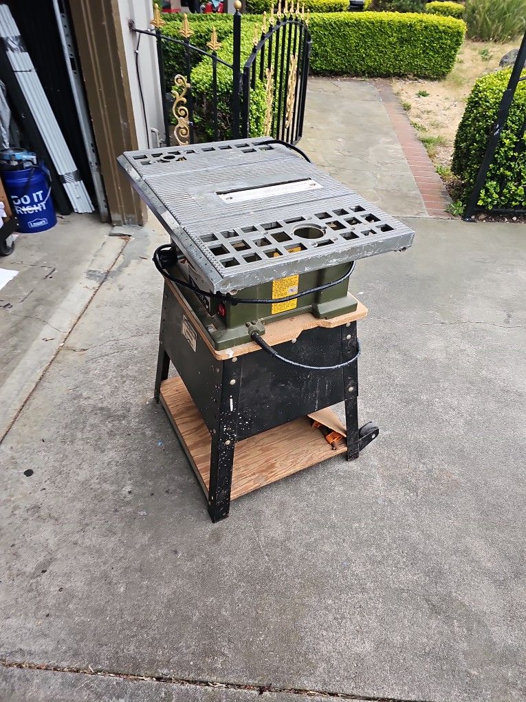 BINTAGE MAKITA TABLE SAW