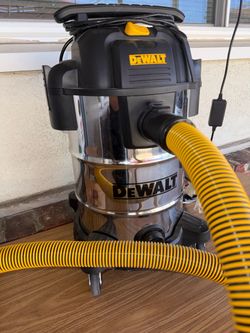 DeWALT  wet dry vac 30 liters 8 gallon
