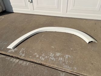 2013-16 Mercedes Benz GL Class rear driver’s side fender flare
