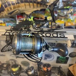 Great Shimano Tyrnos 10 lever drag salt water fishing reel  ready to fish
