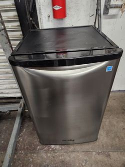 Danby - Designer 4.4 Cu. Ft. Mini Fridge - Stainless steel