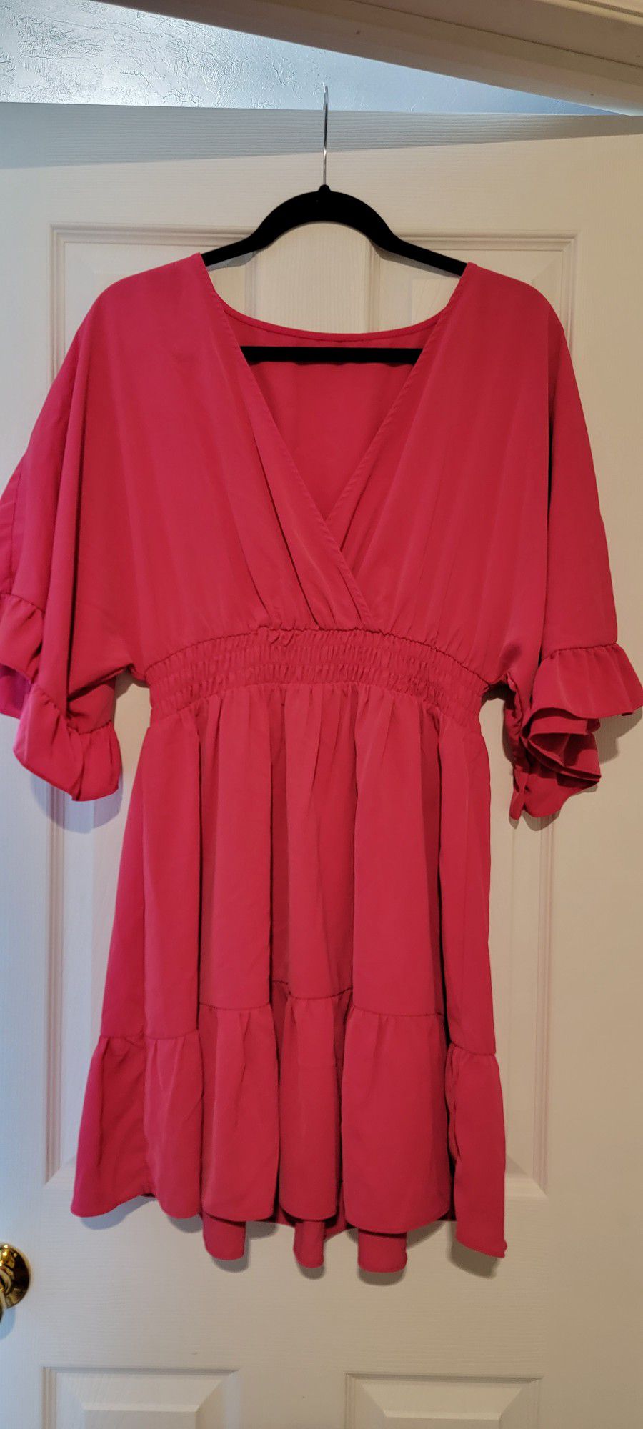 Womans Bright Pink Dress Size Medium 