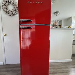 Retro Top Freezer Refrigerator 