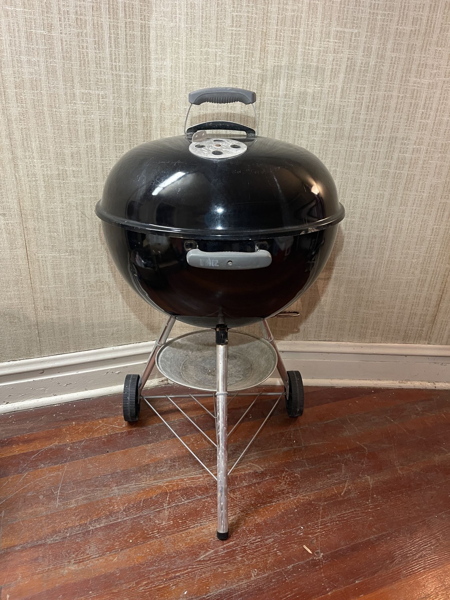 22” Weber Original Kettle Charcoal Grill