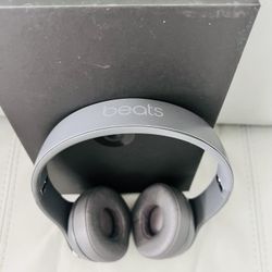 Beats Solo 3 (A1796) wireless bluetooth headphones For Parts Or Repair*.
