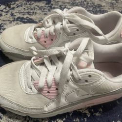 Nike Woman’s Air Max 90 