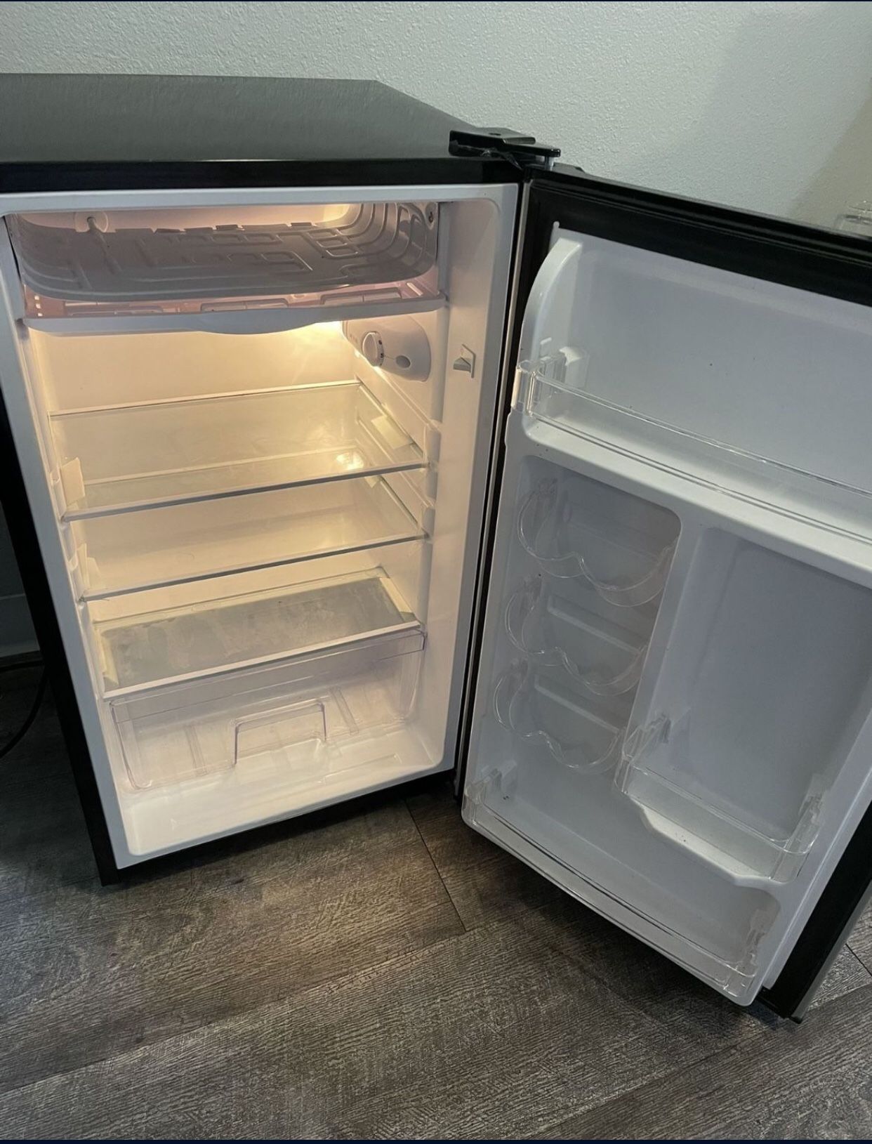 Mini Fridge Magic Chef