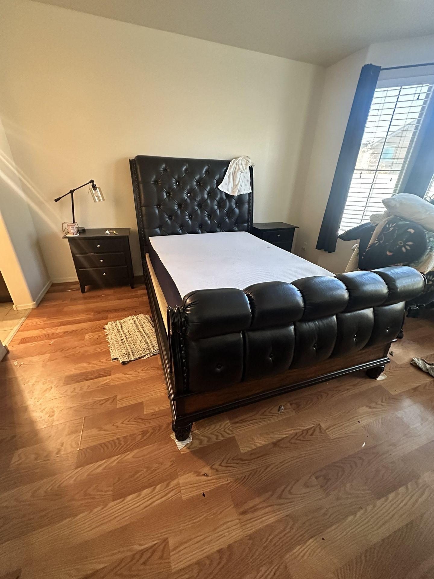 Queen Bedroom Set And Tv