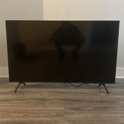 Nearly New 50" Samsung Smart TV CB + Wall Mount - Must See!