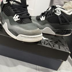 Air Jordan Retro 4 