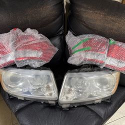 2011 Jeep Grand Cherokee Headlight And Taillights 