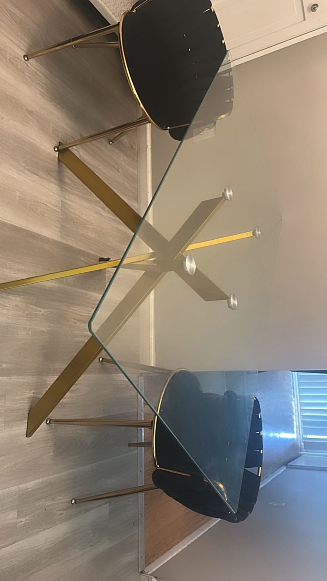 Kitchen Glad Table